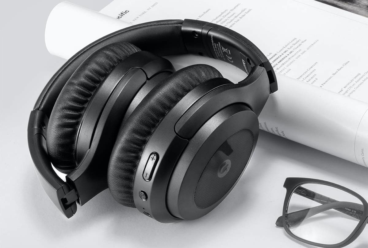 Utaxo Bluetooth Headphones Over Ear with Mic Hi-Fi Sound Deep Bass Foldable Wireless Headset-min