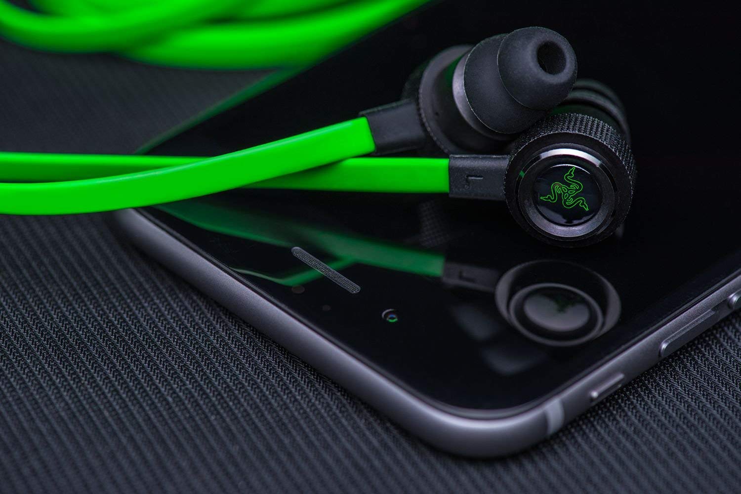 _Razer Hammerhead Pro v2 Earbuds-min