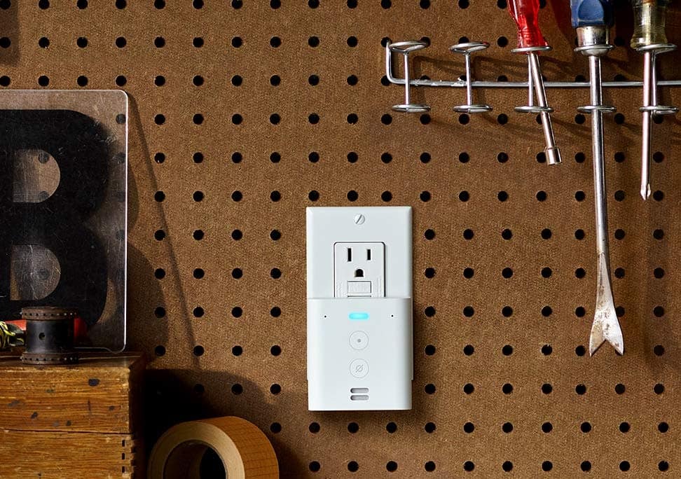 Echo Flex - Plug-in mini smart speaker-min