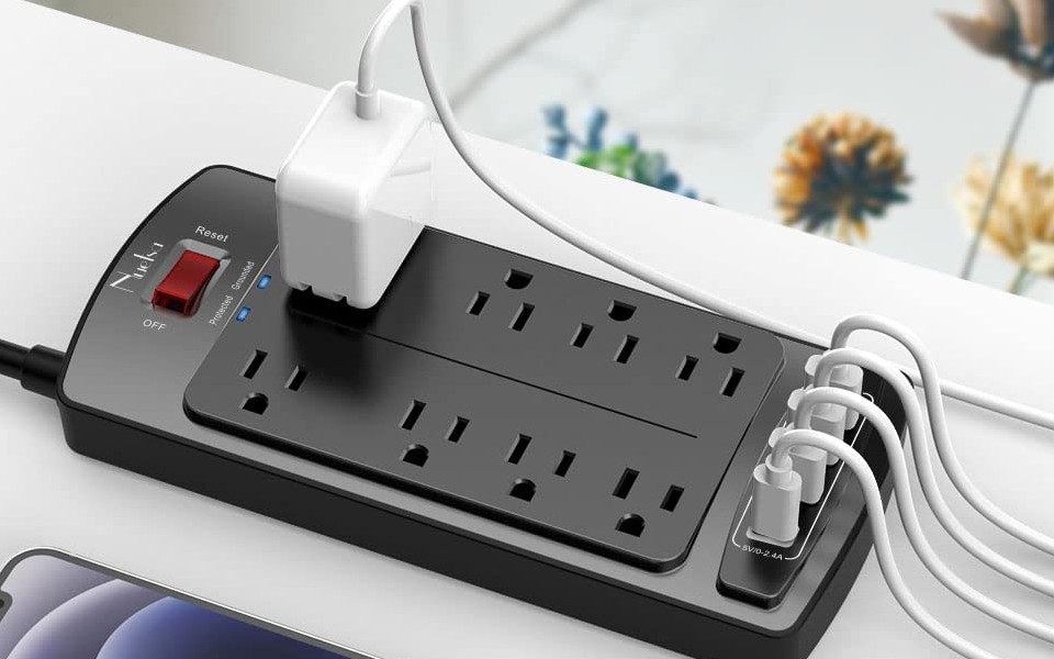 Nuetsa Extension Cord with 8 Outlets and 4 USB Ports