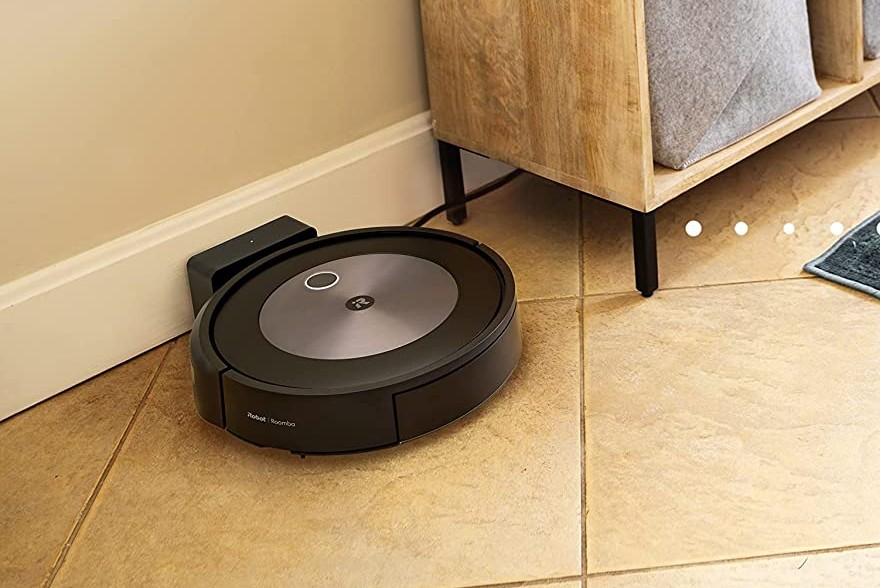 iRobot Roomba j7 Robot Vacuum